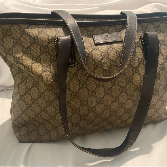 Gucci Handbags - Authentic Gucci medium bag